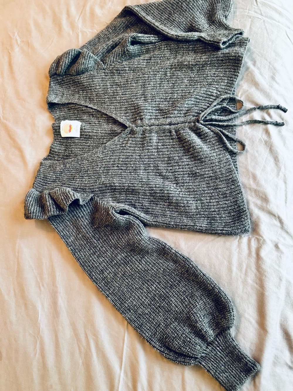DAILY PRACTICE Grey Ruched V-Neck Puff-Sleeve Sweater w Center Tie - Picture 7 of 16